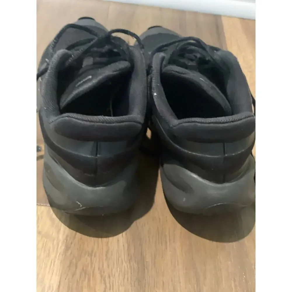 Nike Youth Size 5.5 Revolution 7 Sneakers Black Sneakers